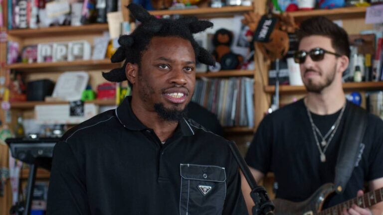 Denzel Curry donne vie à « Melt My Eyez See Your Future » lors du « Tiny Desk Concert » de NPR