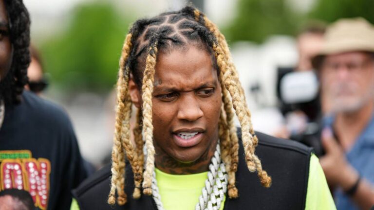 Lil Durk ajoute un modèle de piste à son curriculum vitae en marchant lors du défilé Amiri de la Fashion Week de Paris