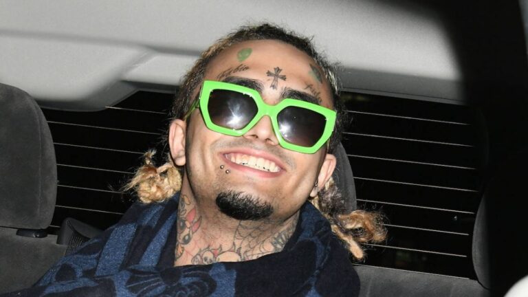 Lil Pump se fait entraîner par son entraîneur dans le but de perdre son intestin maigre