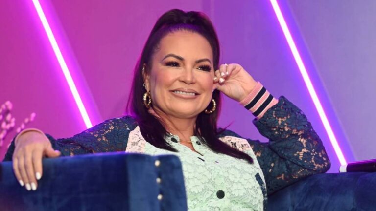 Angie Martinez lance le podcast &lsquo;IRL&rsquo; avec Lauren London comme première invitée