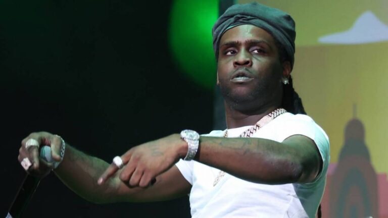 Chief Keef provoque presque un accident de feux d&rsquo;artifice à l&rsquo;extérieur de sa maison