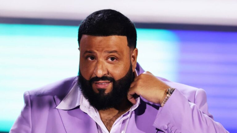 DJ Khaled Curves Fan après avoir demandé à monter dans sa Rolls-Royce : « Bébé, je suis pris »