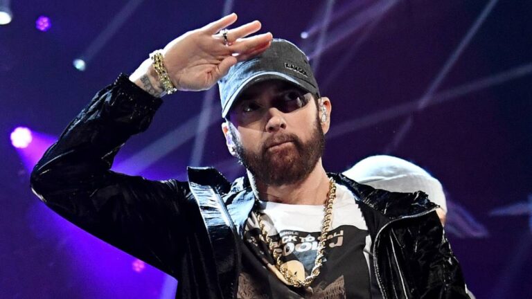 Eminem dévoile des offres groupées sur le thème de l&rsquo;arcade alors que « Curtain Call 2 » passe en précommande