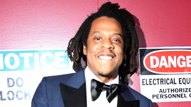 JAY-Z dit qu&rsquo;il ne facture jamais les versets invités