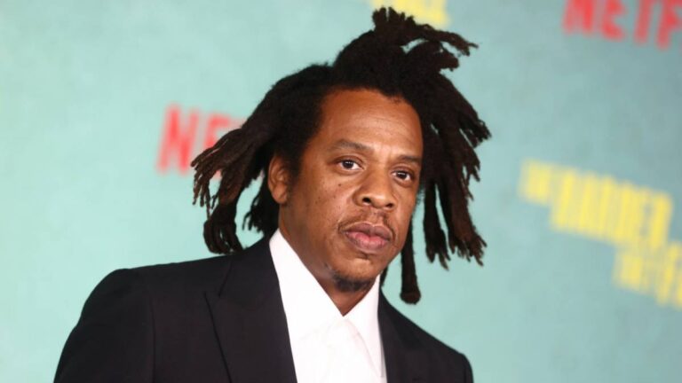 JAY-Z parle de la retraite du rap : « Qui suis-je pour l&rsquo;arrêter ? »