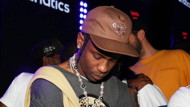 Le contrôle de sécurité du concert de Travis Scott NYC se retourne contre lui alors que la famille de la victime d&rsquo;Astroworld critique le rappeur