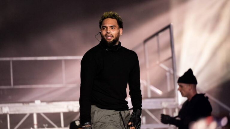 Les photos de rencontre et d&rsquo;accueil de Chris Brown deviennent virales après que les fans affirment qu&rsquo;ils sont venus avec une étiquette de prix élevée