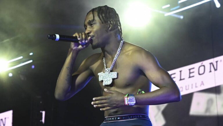 Lil Tjay tire sur un suspect arrêté dans le New Jersey après sa sortie de l&rsquo;hôpital