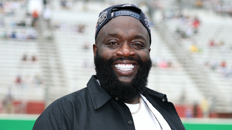 Rick Ross explique pourquoi il n&rsquo;a jamais eu à poursuivre quelqu&rsquo;un avec qui il a travaillé