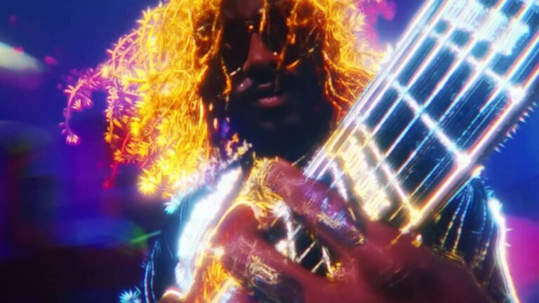 Thundercat rejoint Gorillaz pour la vidéo sauvage de « Cracker Island » au milieu de la tournée des Red Hot Chili Peppers