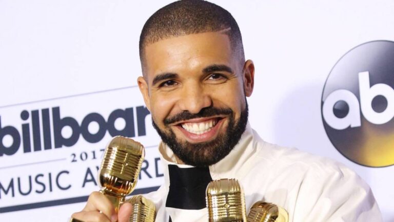 Drake célèbre le record des 55 ans du Billboard Hot 100 des Beatles