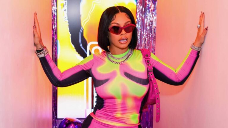 Latto défend le droit à l&rsquo;avortement dans le nouveau message d&rsquo;intérêt public sur la planification familiale