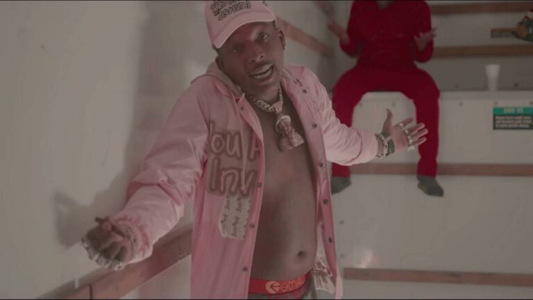 Trapboy Freddy arrêté, les flics se heurtent à un mandat d&rsquo;arrêt de tigre dans la vraie vie