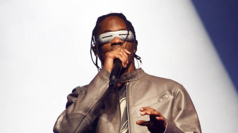 Travis Scott lance une nouvelle musique lors de la première émission phare depuis la tragédie d&rsquo;Astroworld