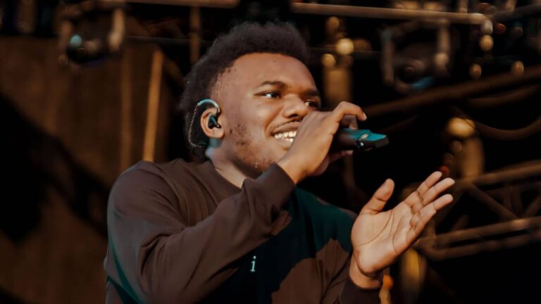 Baby Keem fait rôtir un fan qui a perdu son téléphone lors de son concert : « Now Your Phone Is Mine »