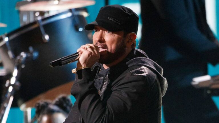 Eminem dit que « Encore » « aurait été un album très différent » s&rsquo;il n&rsquo;y avait pas eu de fuite