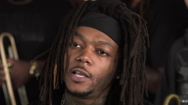 JID interprète un mélange de sept chansons lors des débuts impressionnants du « Tiny Desk Concert » de NPR