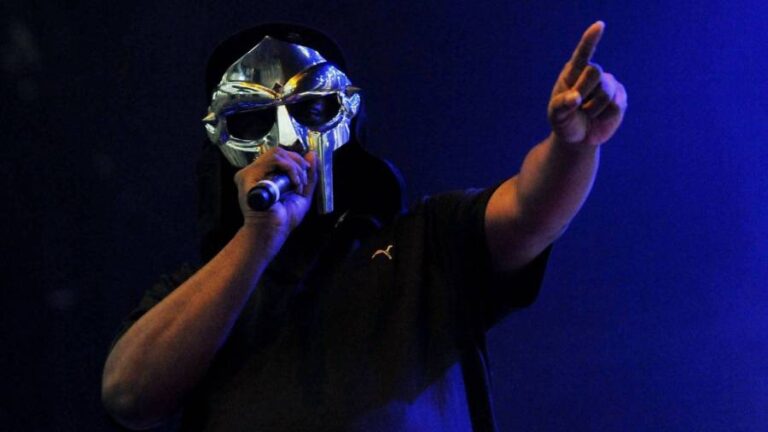 La veuve de MF DOOM confirme les allégations selon lesquelles le livre de rimes du défunt rappeur a été volé