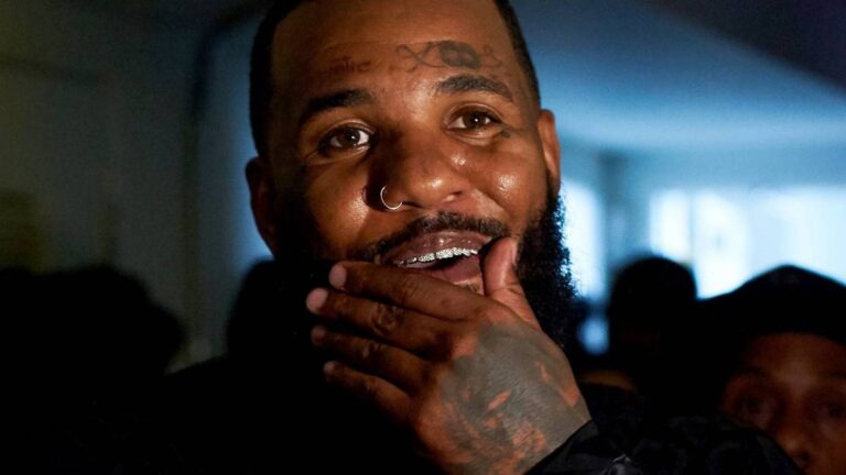 Le jeu met au défi un fan de manger un sac plein d&rsquo;insectes pour 500 $