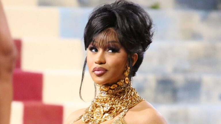 Les photos du lycée de Cardi B font penser aux fans qu&rsquo;elle a eu une phase « Emo »