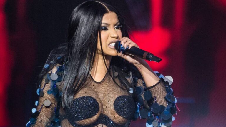 Les surfaces inédites du couplet « Hot Shit » de Cardi B