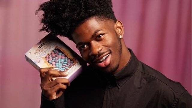 Lil Nas X et M&M&rsquo;S s&rsquo;associent pour des bonbons caritatifs en édition limitée