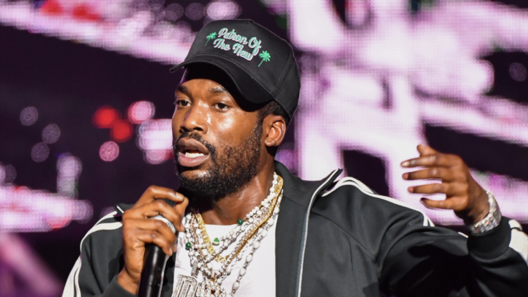 Meek Mill répond aux rumeurs selon lesquelles il sort avec l&rsquo;ex-petite amie de Moneybagg Yo, Ari Fletcher