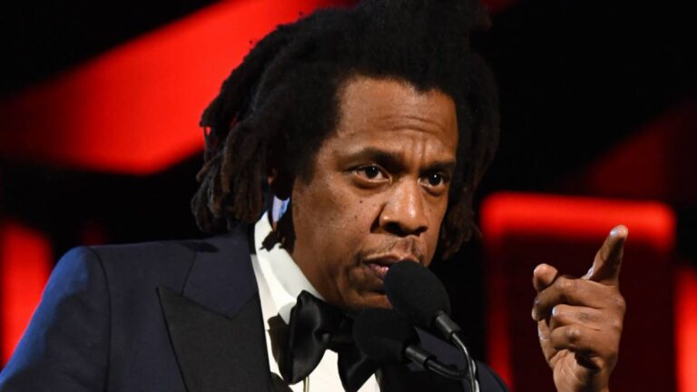 JAY-Z cherche à vendre la participation de D&rsquo;USSÉ à Bacardi – mais prétend que son partenaire de cognac le sous-estime