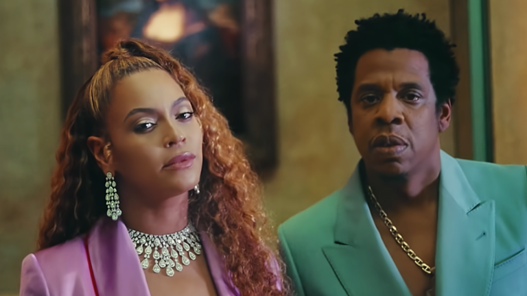 JAY-Z et Beyoncé posent dans un ascenseur sans Solange pour la séance photo « Club Renaissance »