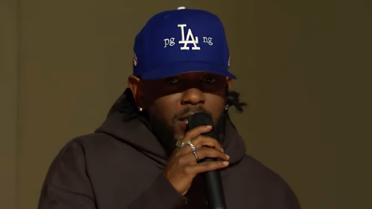 Kendrick Lamar se produit avec Sampha et rend hommage au rappeur de Los Angeles sur « SNL »