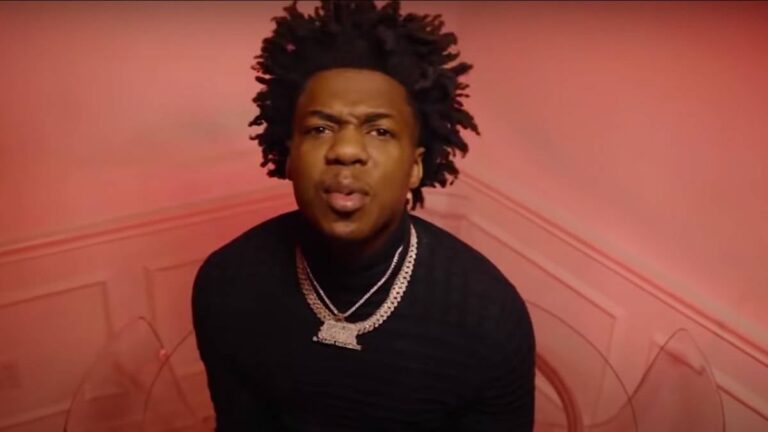 Le rappeur de Jacksonville Spinabenz évite 30 ans de prison après avoir été acquitté dans une affaire d&rsquo;armes à feu