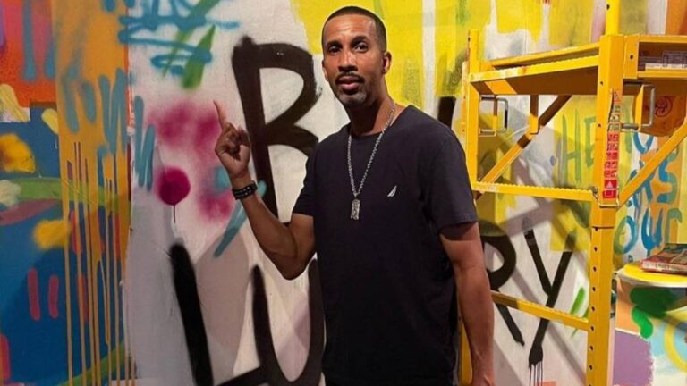 Mac Phipps met derrière lui une offre de prison controversée avec son premier album en 23 ans