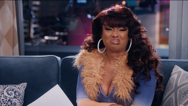 Megan Thee Stallion affronte un membre de la distribution nue dans la promotion &lsquo;SNL&rsquo;: &lsquo;Your Whole WAP Is Out&rsquo;