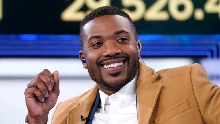 Ray J conseille à son jeune moi de faire des claquettes au lieu de « taper le cul »