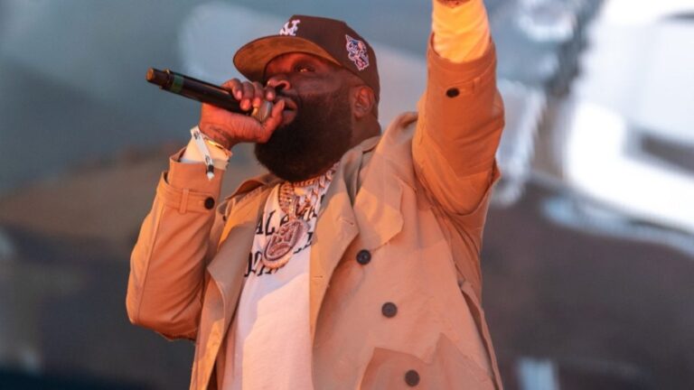 Rick Ross s&rsquo;essaie à l&rsquo;accent jamaïcain lors d&rsquo;une nouvelle session en studio