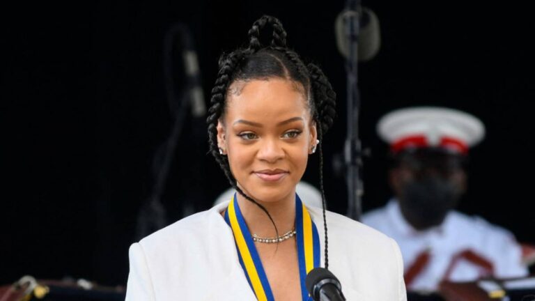Rihanna aurait préparé un nouvel album et une tournée dans les arènes après la performance du Super Bowl