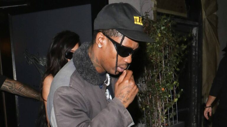 Travis Scott présente sa « nouvelle flotte » de voitures de luxe