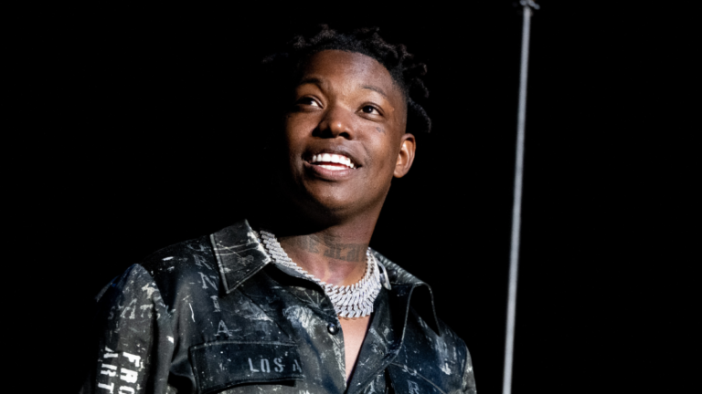 BLEU Flexes 250 000 $ &lsquo;Major&rsquo; Film Film: &lsquo;C&rsquo;est une étape importante pour moi!&rsquo;