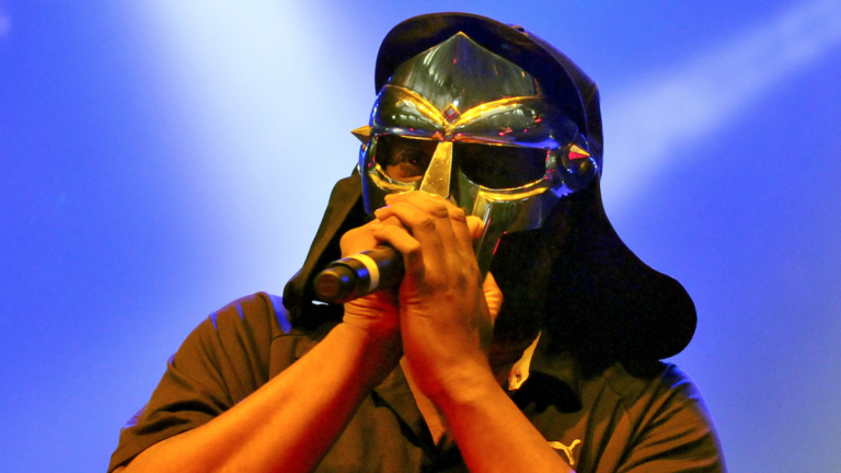 La veuve de MF DOOM rend un hommage sincère au défunt rappeur à l&rsquo;occasion de l&rsquo;anniversaire de sa mort