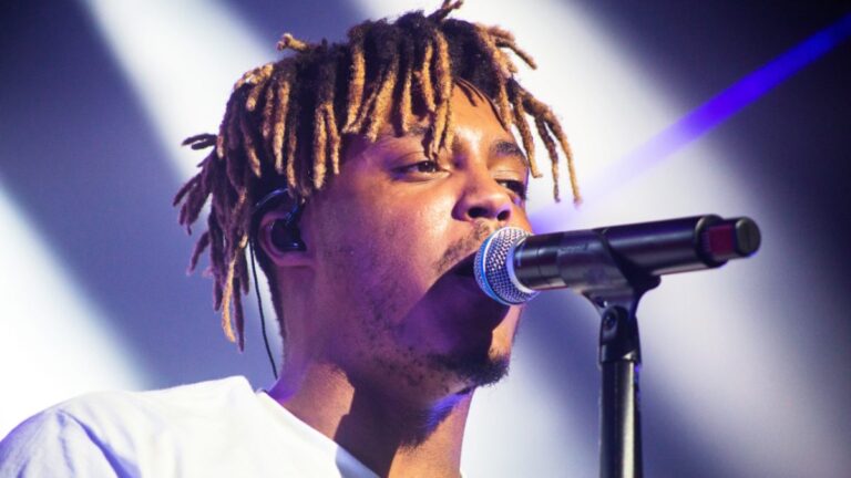 Le cousin de Juice WRLD accuse la petite amie et le label du rappeur de l&rsquo;avoir « manipulé » avant sa mort