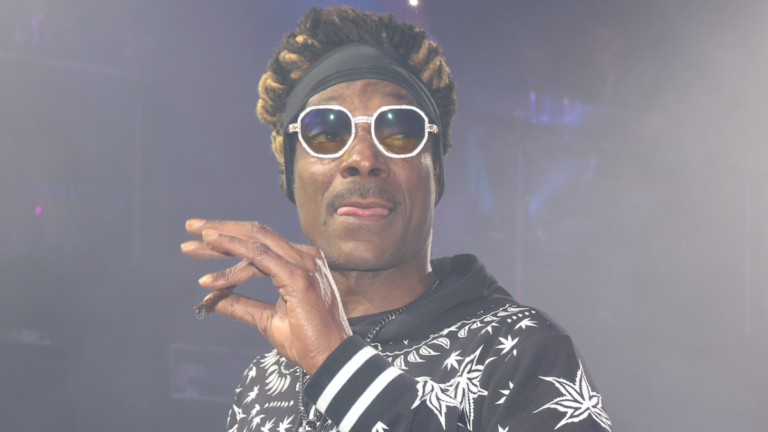 Snoop Dogg clarifie l&rsquo;affirmation de Blunt Roller selon laquelle il fume jusqu&rsquo;à 150 joints par jour