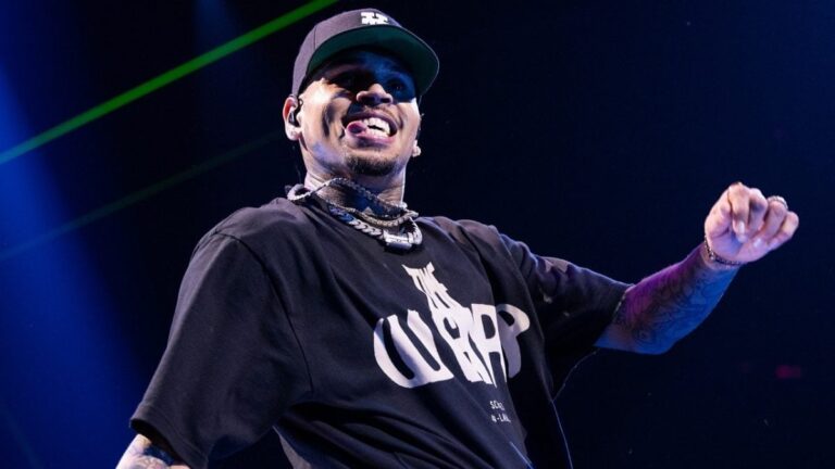 Chris Brown offre aux fans une chanson échantillonnée de Michael Jackson comme cadeau de Noël