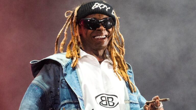 Lil Wayne obtient une surprise de Noël précoce avec une planche de skateboard signature