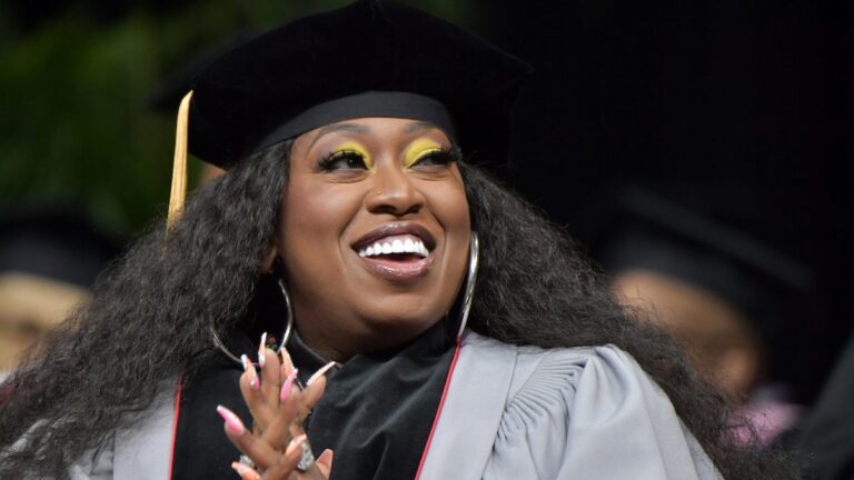 Missy Elliott fait un don de 20 000 $ à l&rsquo;État de Norfolk lors du discours d&rsquo;ouverture