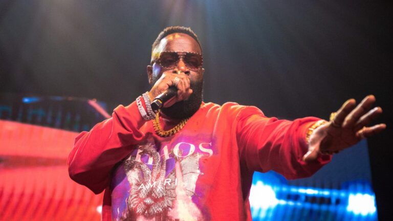Rick Ross convertit un moteur d&rsquo;avion en « table de brunch »: « C&rsquo;est une coutume de Ricky Rozay »