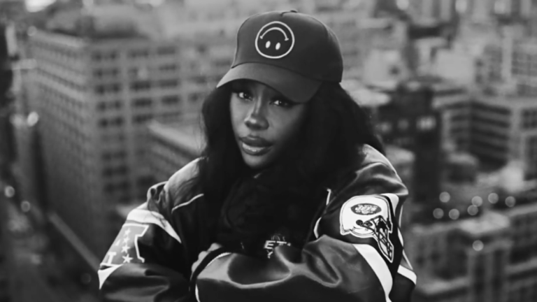 SZA égale le record du graphique de Cardi B alors que les projections de ventes de la première semaine de « SOS » arrivent