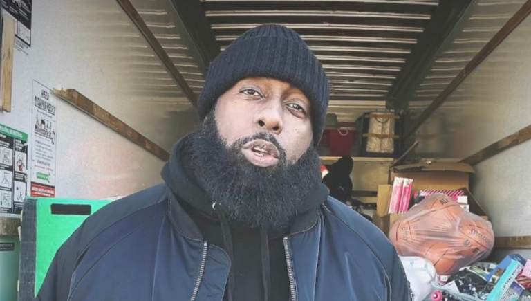 Trae Tha Truth vient à la rescousse d&rsquo;une femme âgée après l&rsquo;arrestation d&rsquo;un projet de loi poubelle de 77 $