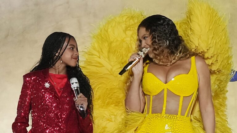 Beyoncé en duo avec sa fille Blue Ivy lors d&rsquo;un concert de 24 millions de dollars à Dubaï
