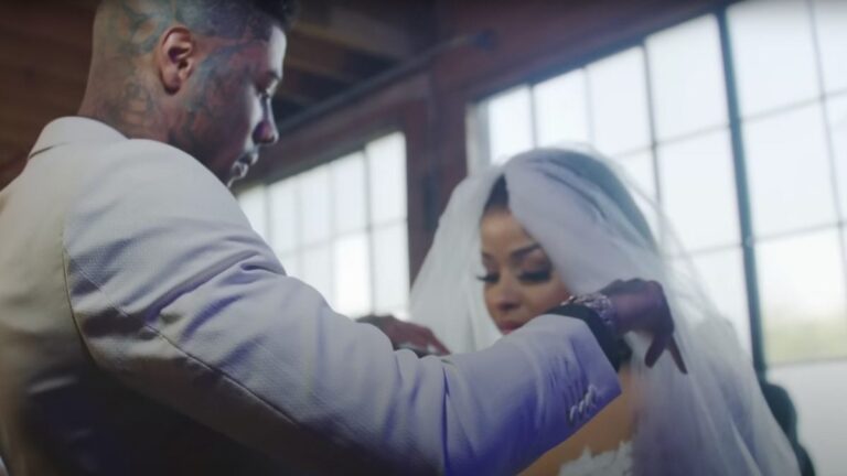 Blueface dit à Chrisean qu&rsquo;il est son papa maintenant dans le visuel &lsquo;Dear Rock&rsquo;