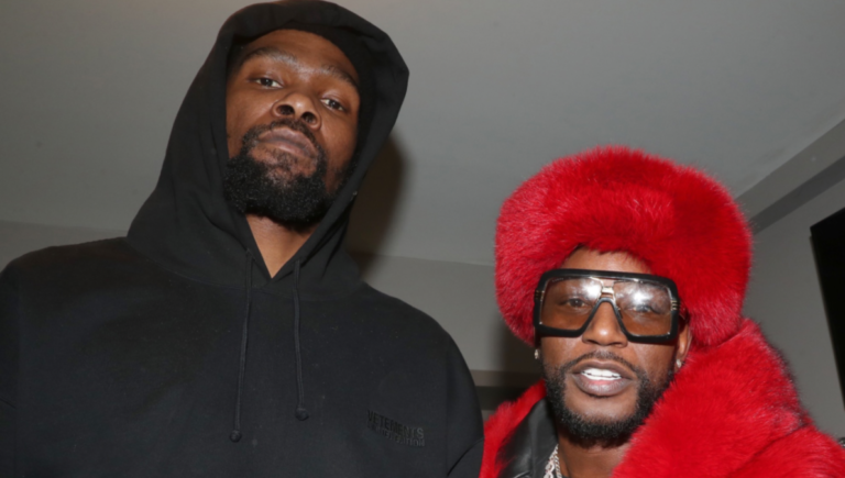 Cam&rsquo;ron couronne Kevin Durant « Meilleur basketteur du monde » lors d&rsquo;un concert Apollo
